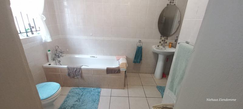 4 Bedroom Property for Sale in Gustrouw Western Cape